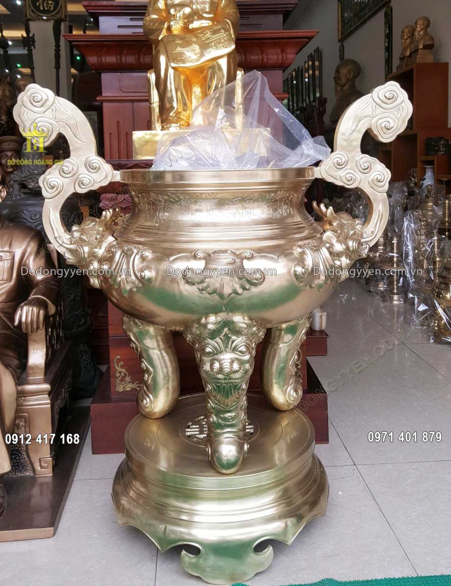 Mẫu lư hương đồng c&aacute;t t&uacute;t họa tiết hoa s&ograve;i cao 1m35